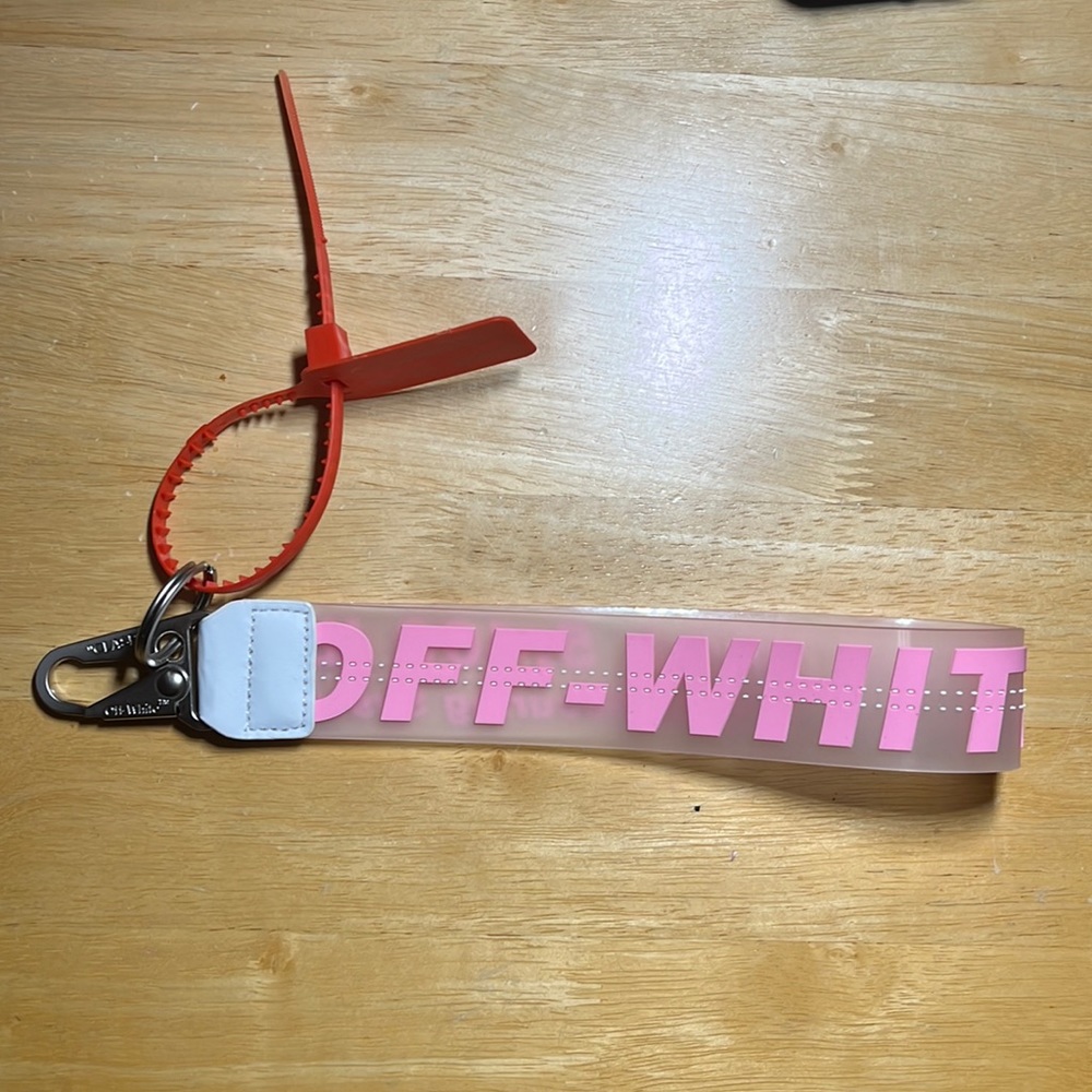 Supreme pink lanyard/key ring 💗